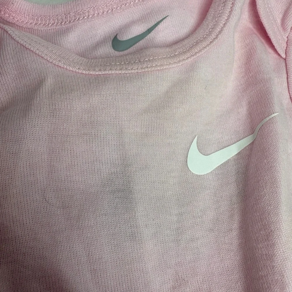 Nike Baby Essentials 3 Pack Long Sleeve Bodysuit Set in pink 6m